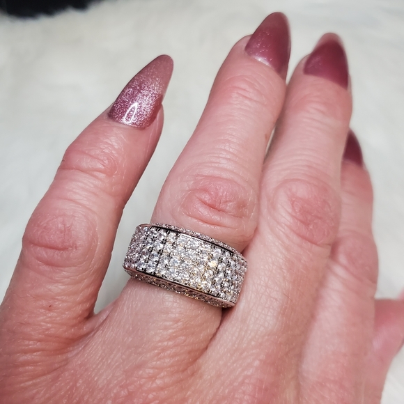 Cz embossed Ring - Picture 11 of 12